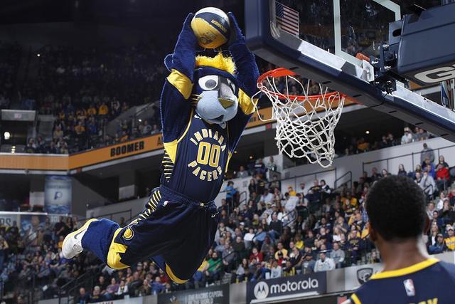 世体：亚马尔第75分钟伤退 可能周日无法出战马竞